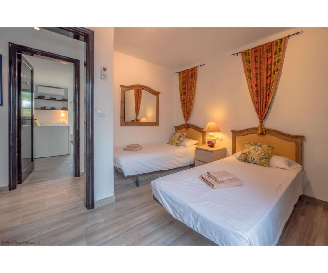 Puerto Chico I And J Apartment Плая Бланка Екстериор снимка